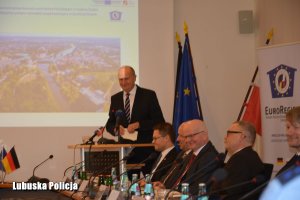 przemówienie Premiera podczas uroczystości inaugurującej działalność wspólnego niemiecko-polskiego zespołu policyjnego w Guben/Gubin