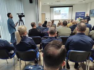Komendant Powiatowy Policji w Krośnie Odrzańskim omawia wyniki pracy policjantów za 2023 rok